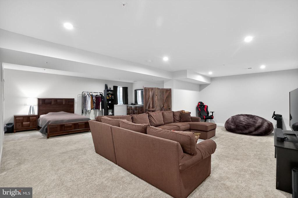 701 CASCADE WAY
