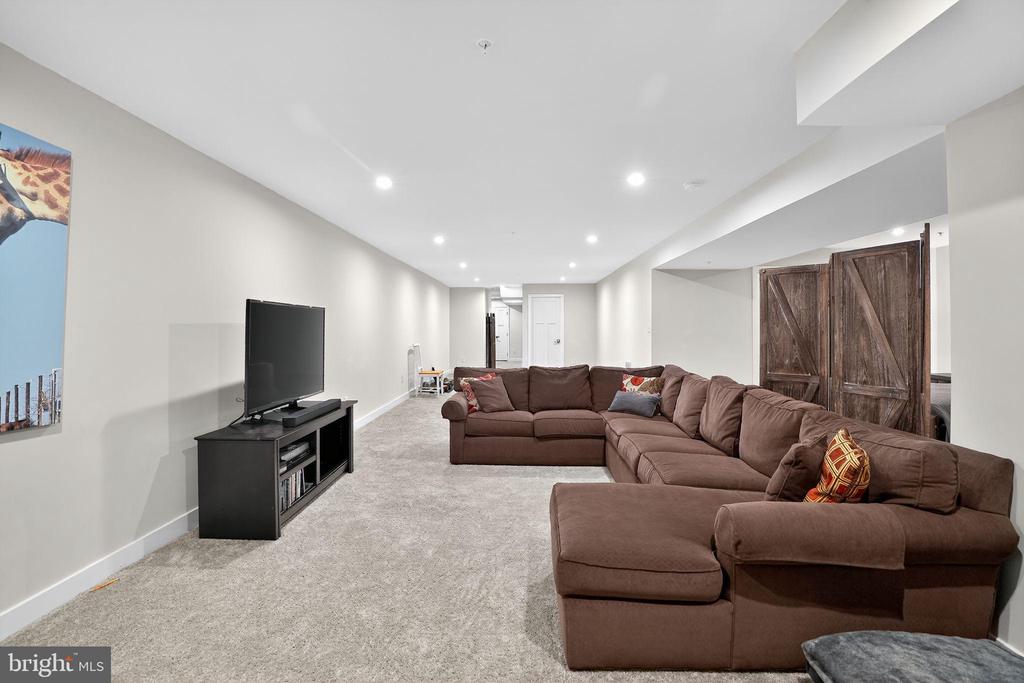 701 CASCADE WAY