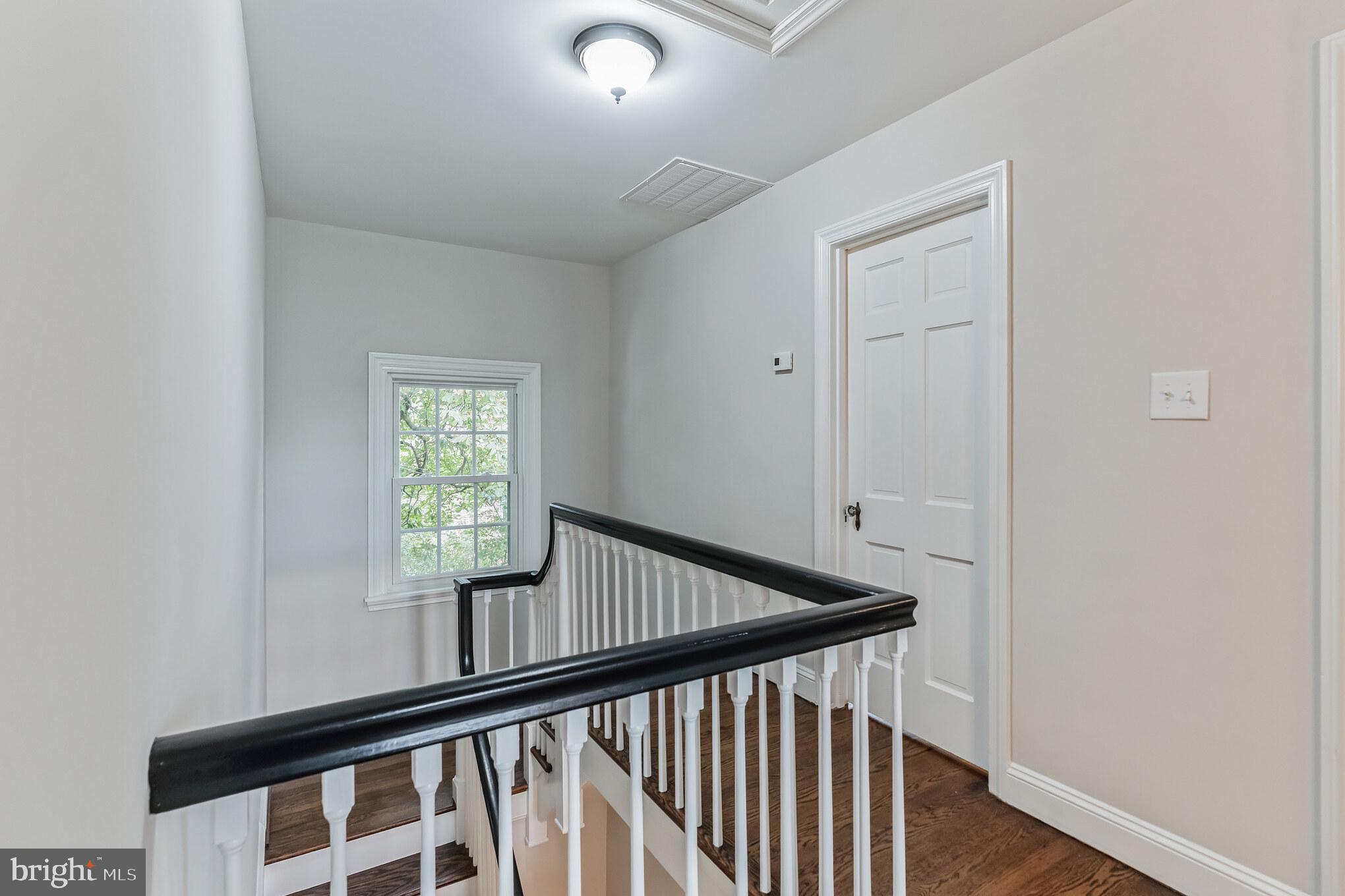 141 W Plumstead Ave