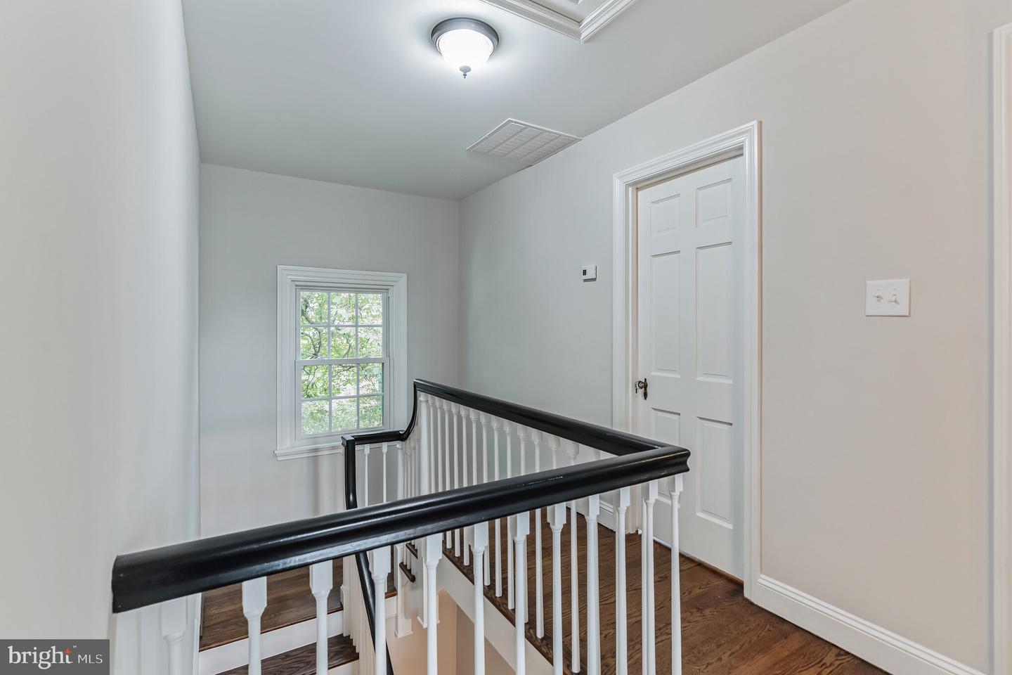 141 W Plumstead Ave
