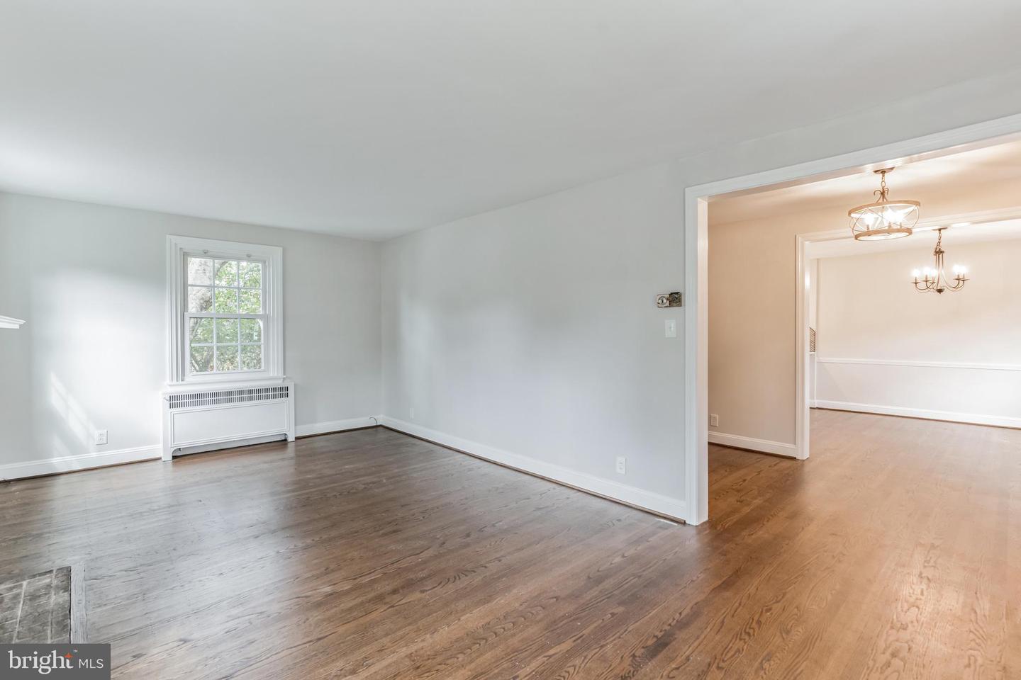 141 W Plumstead Ave