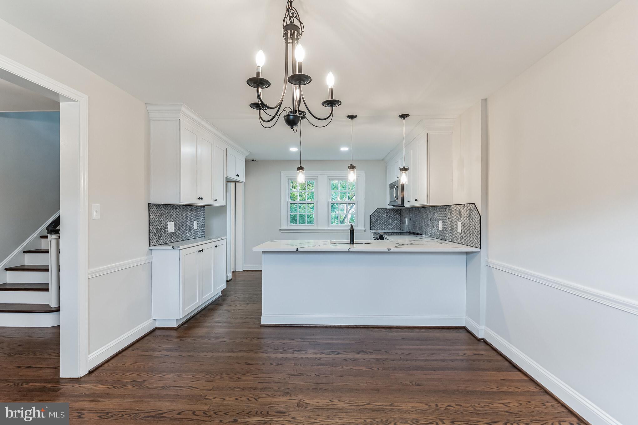 141 W Plumstead Ave