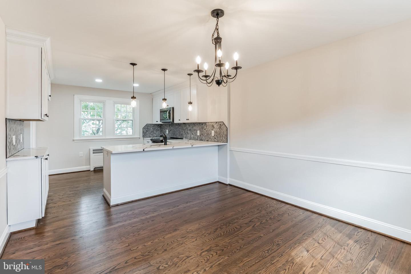 141 W Plumstead Ave