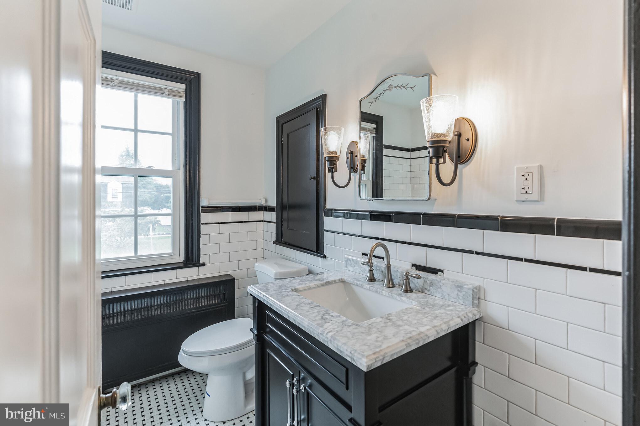 141 W Plumstead Ave