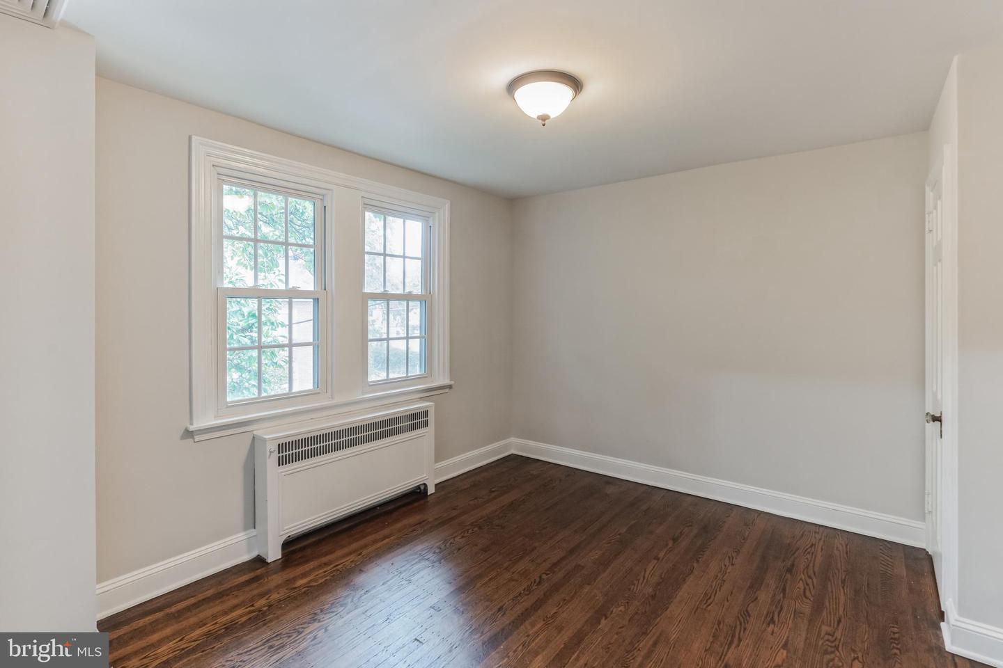 141 W Plumstead Ave