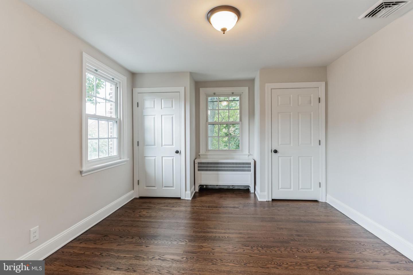 141 W Plumstead Ave