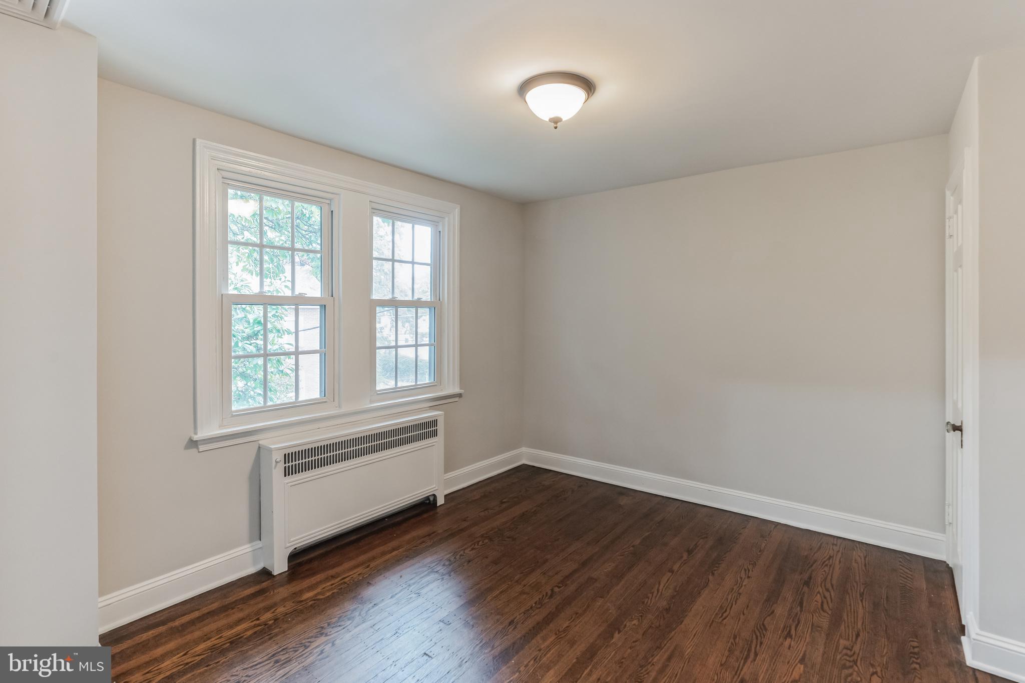 141 W Plumstead Ave