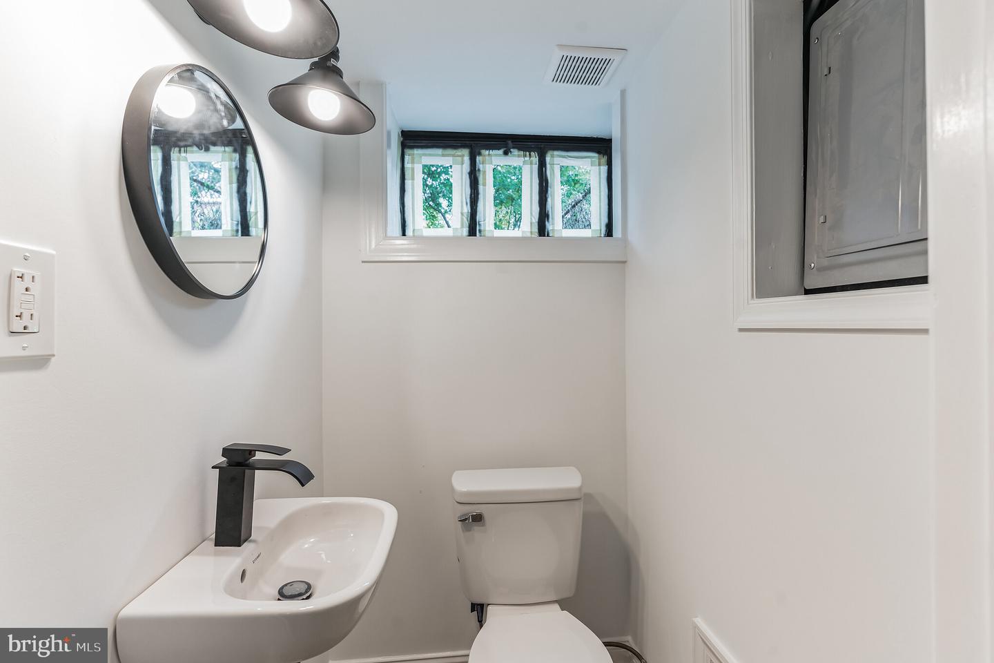 141 W Plumstead Ave