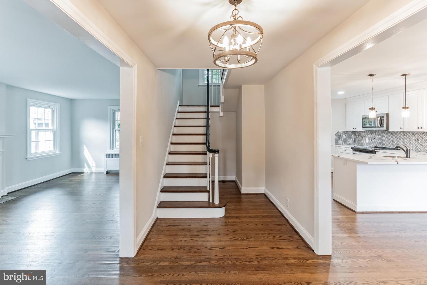 141 W Plumstead Ave