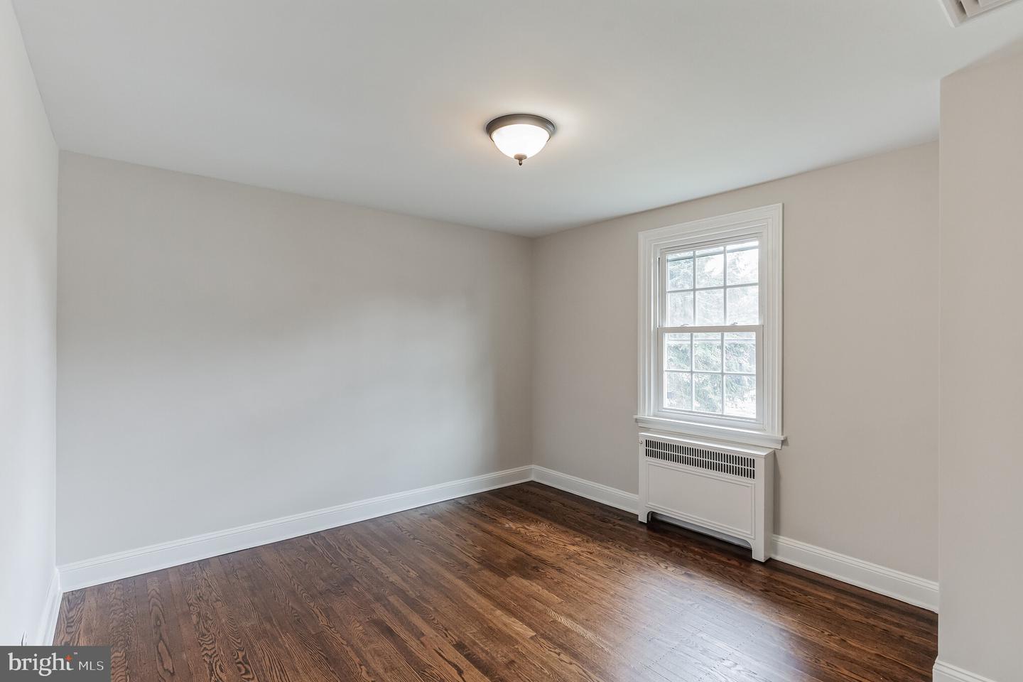141 W Plumstead Ave