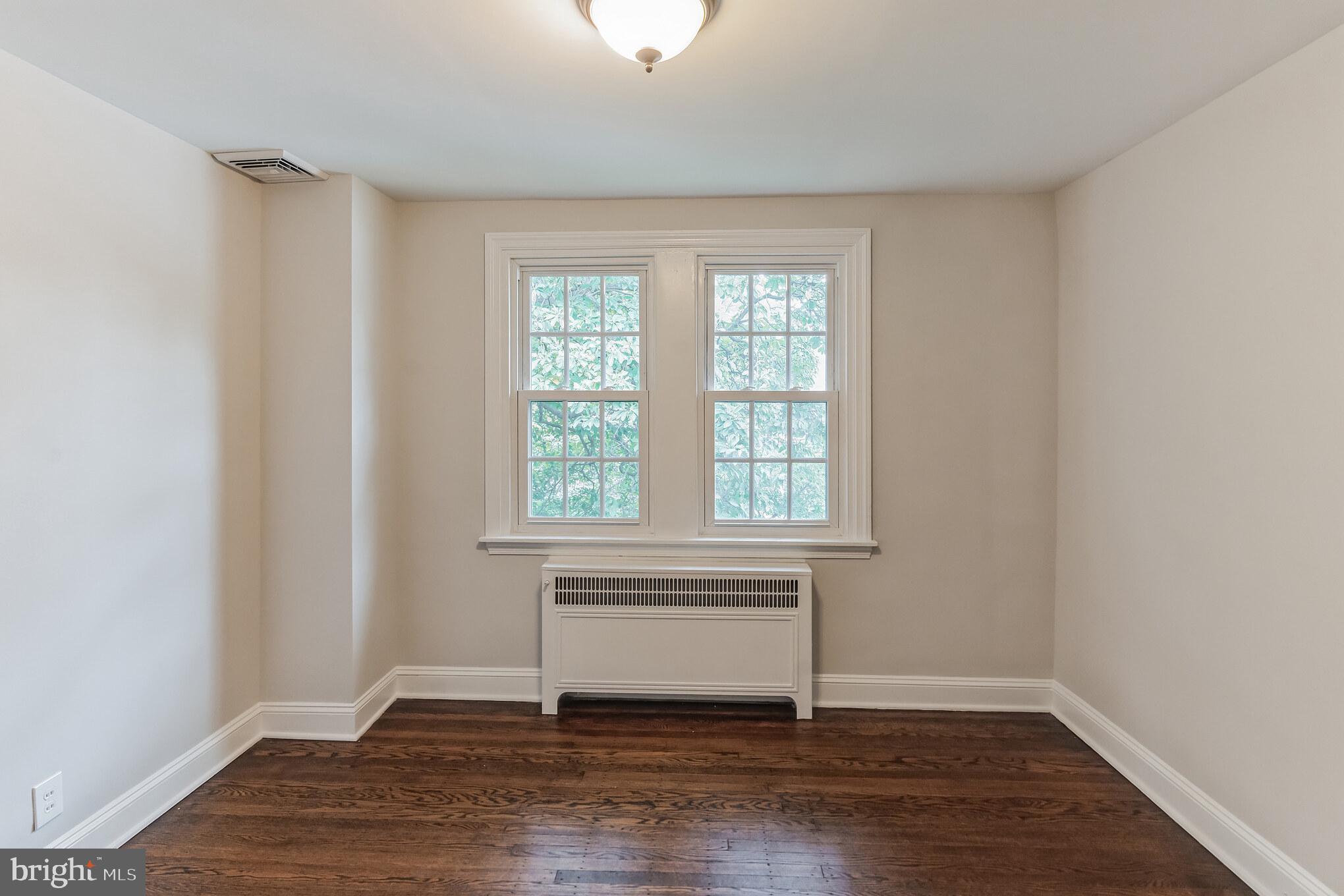 141 W Plumstead Ave
