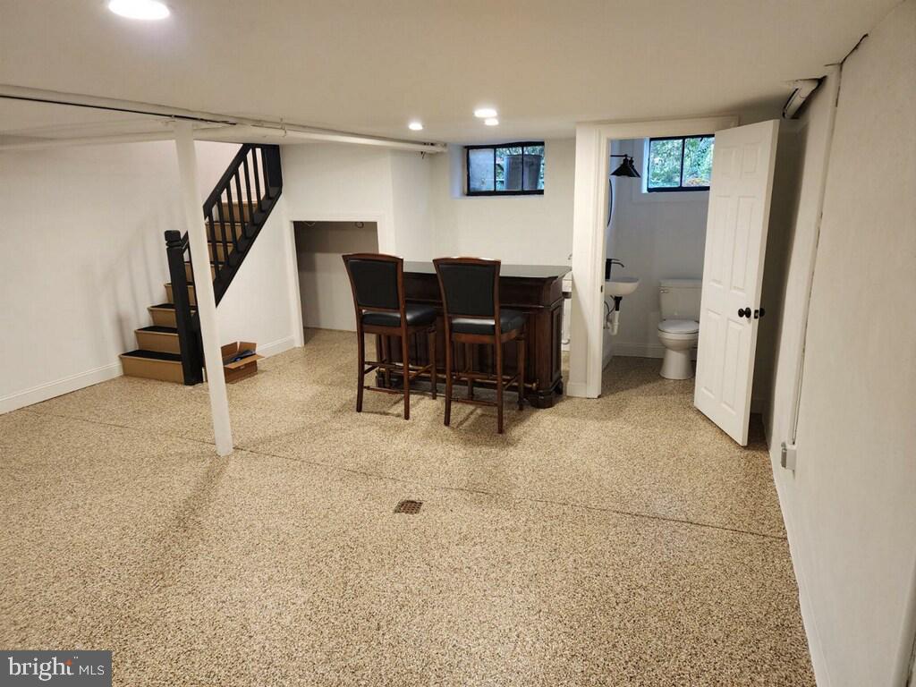 141 W Plumstead Ave