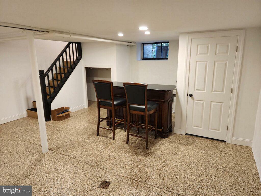 141 W Plumstead Ave