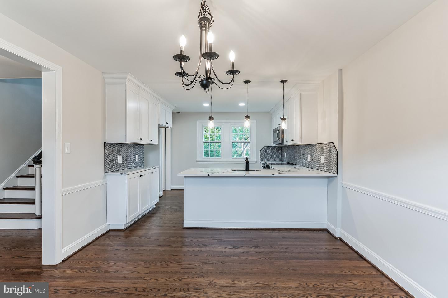 141 W Plumstead Ave