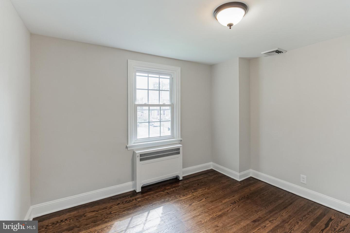 141 W Plumstead Ave