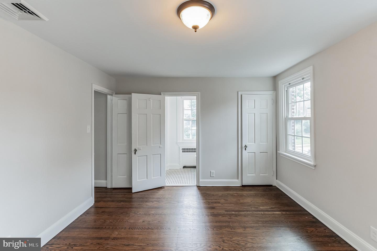 141 W Plumstead Ave