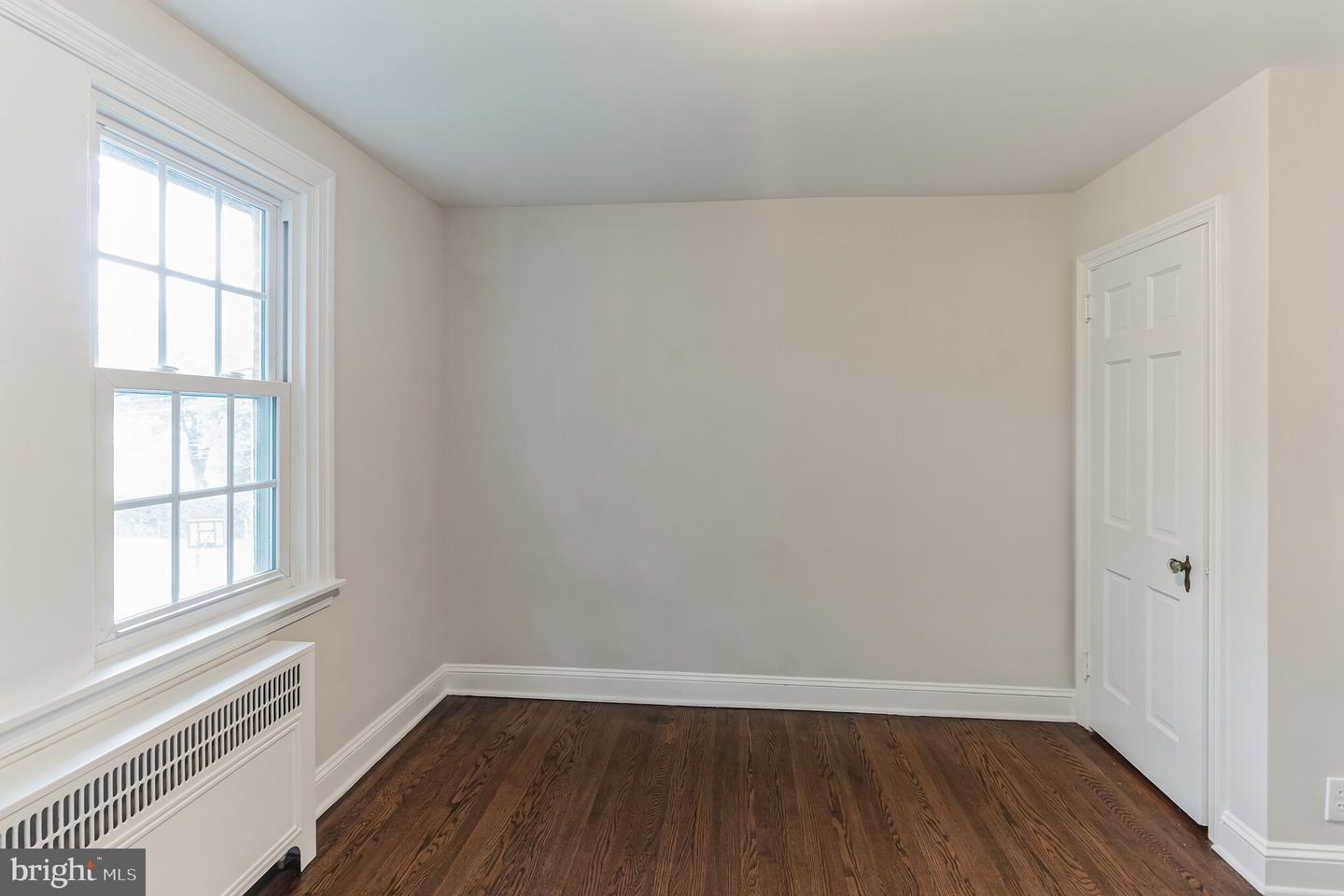 141 W Plumstead Ave