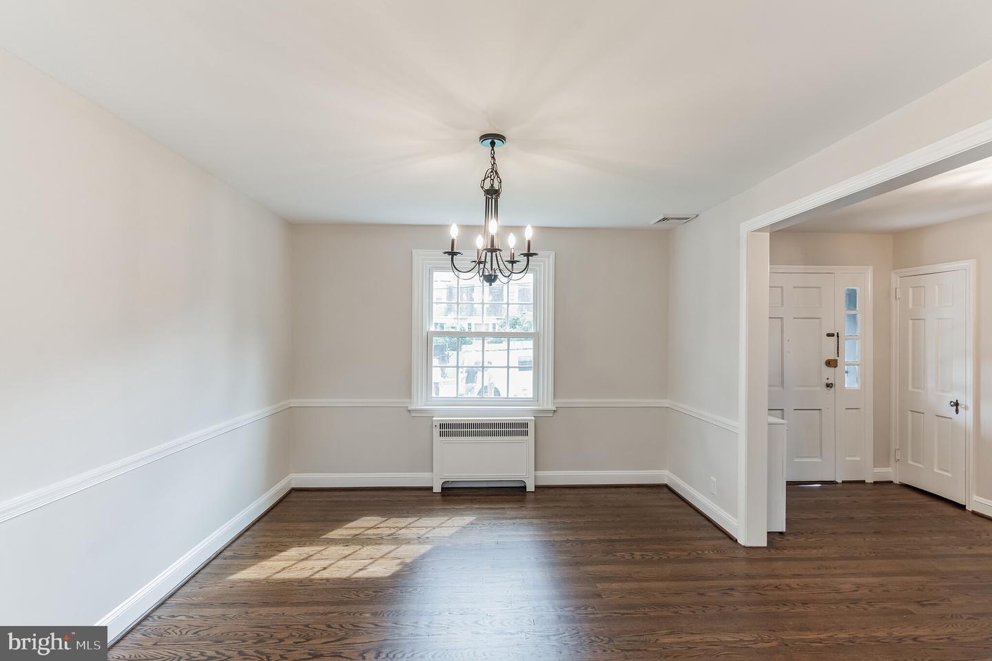 141 W Plumstead Ave