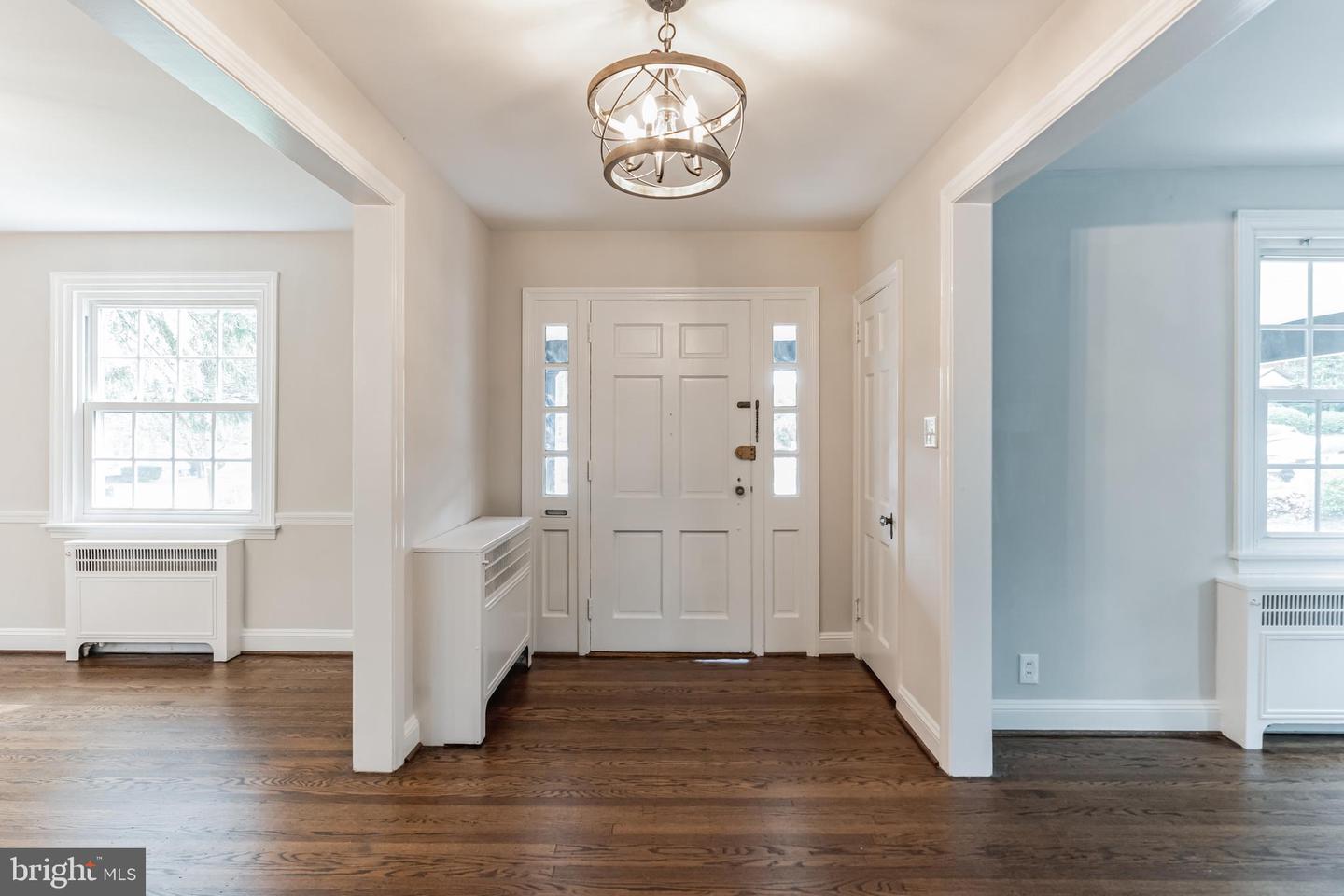 141 W Plumstead Ave
