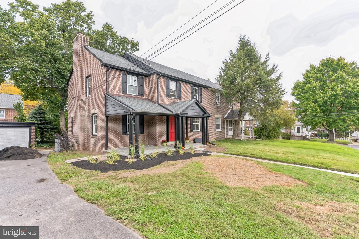 141 W Plumstead Ave