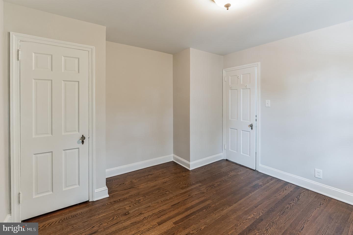 141 W Plumstead Ave