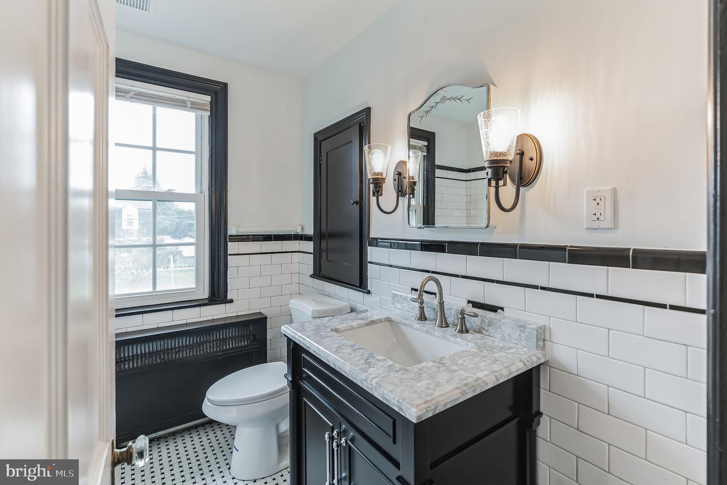 141 W Plumstead Ave