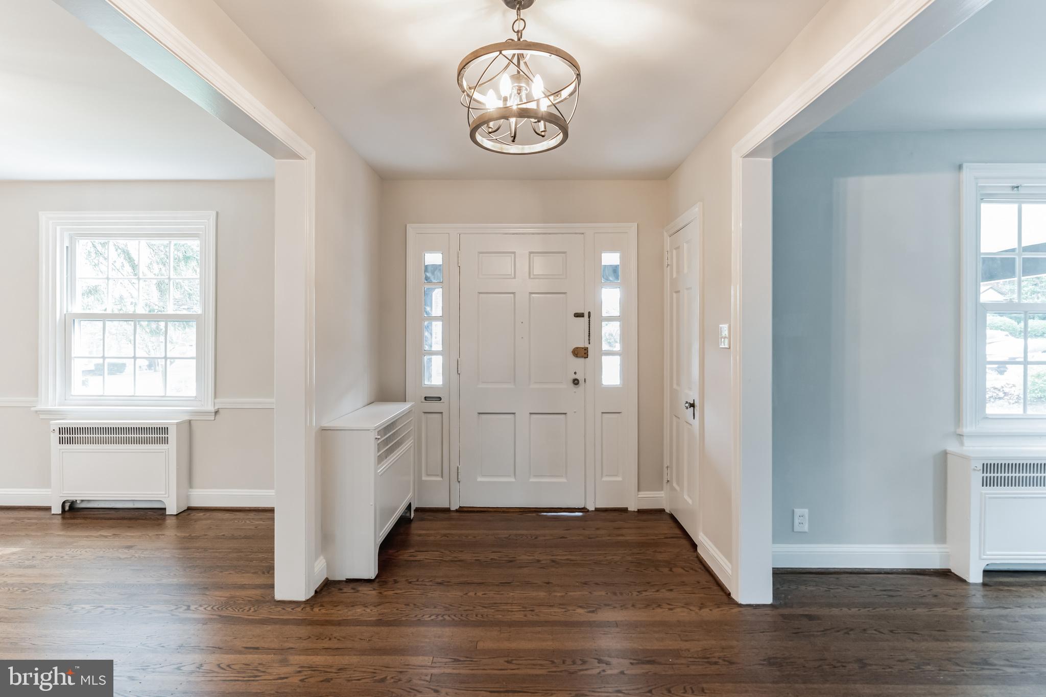 141 W Plumstead Ave