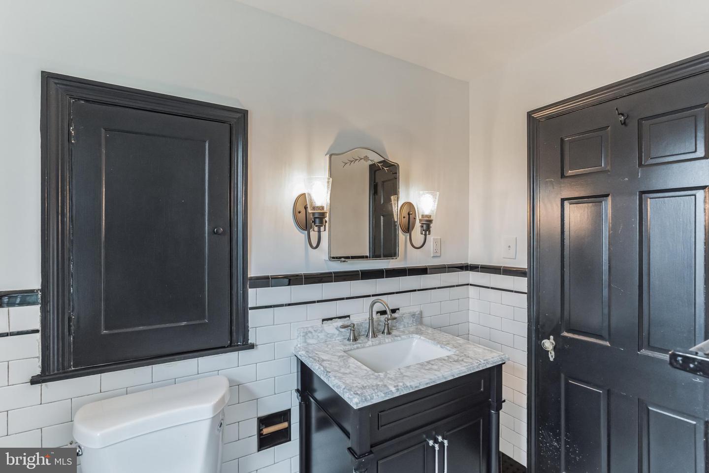 141 W Plumstead Ave