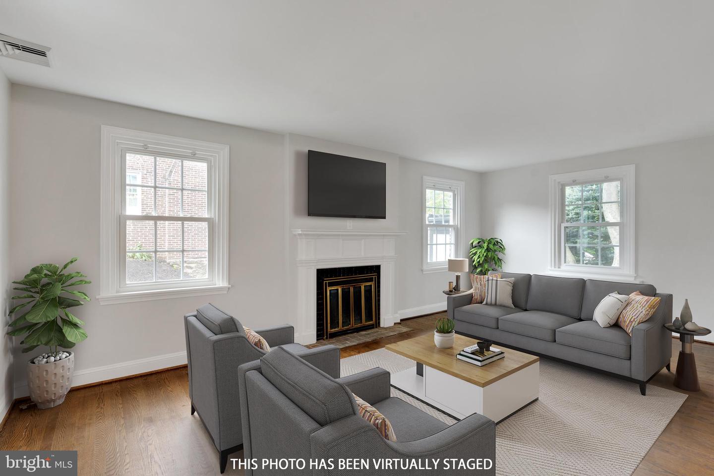 141 W Plumstead Ave