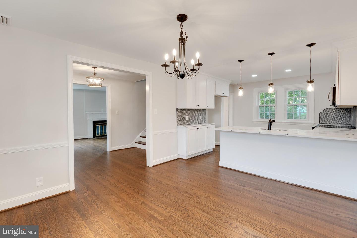 141 W Plumstead Ave