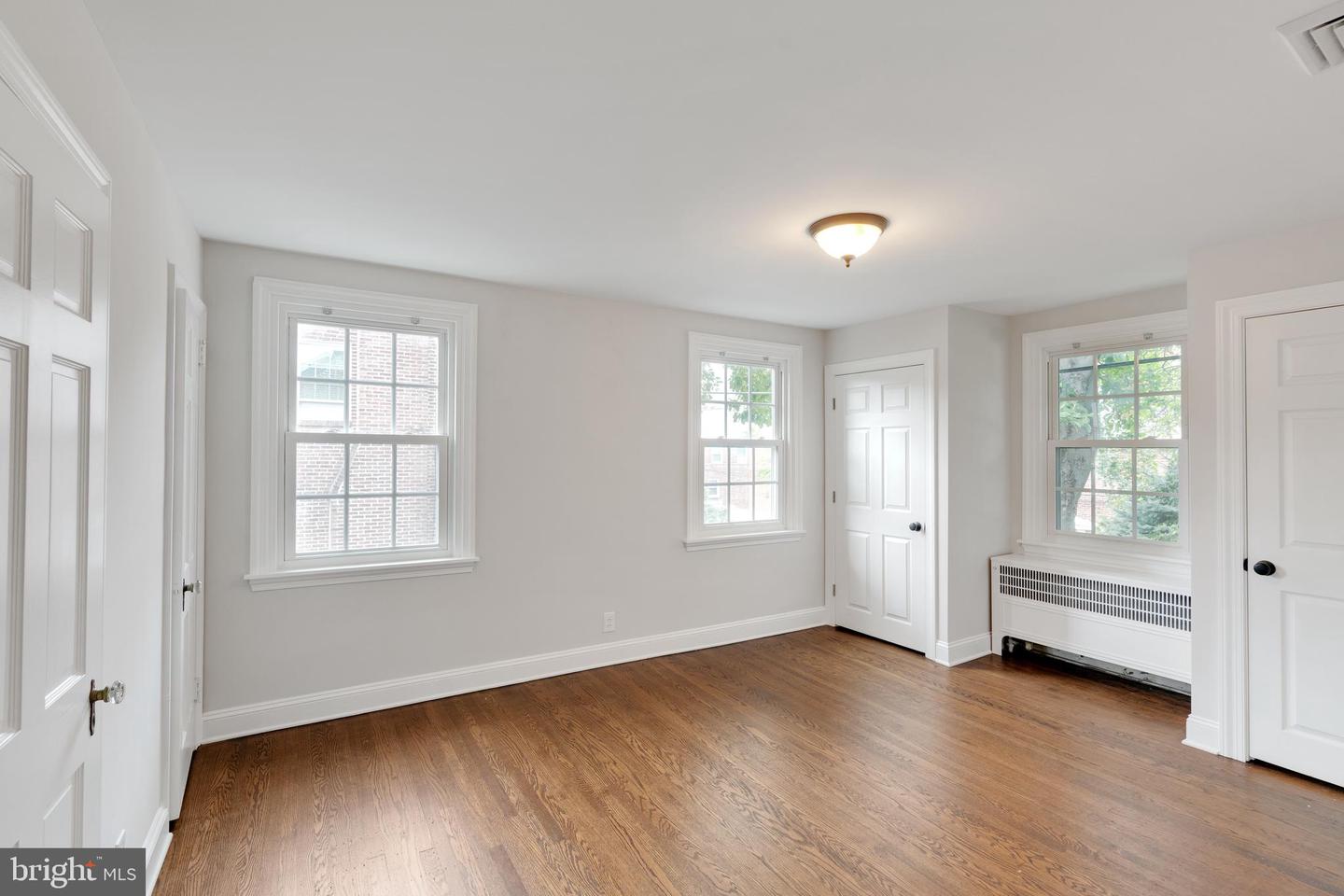 141 W Plumstead Ave