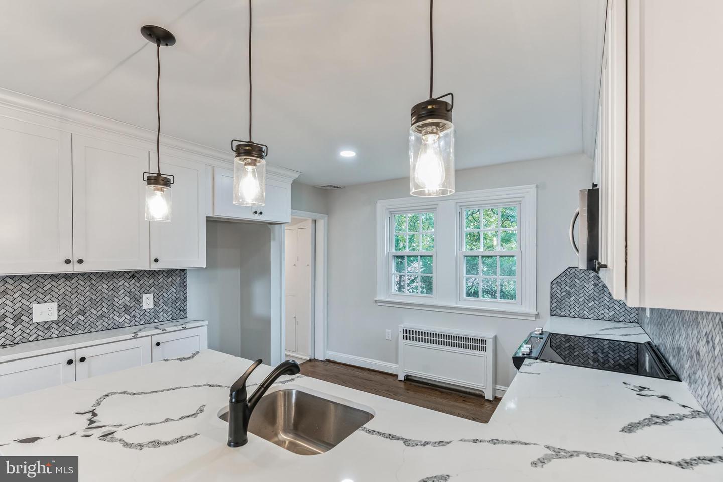 141 W Plumstead Ave
