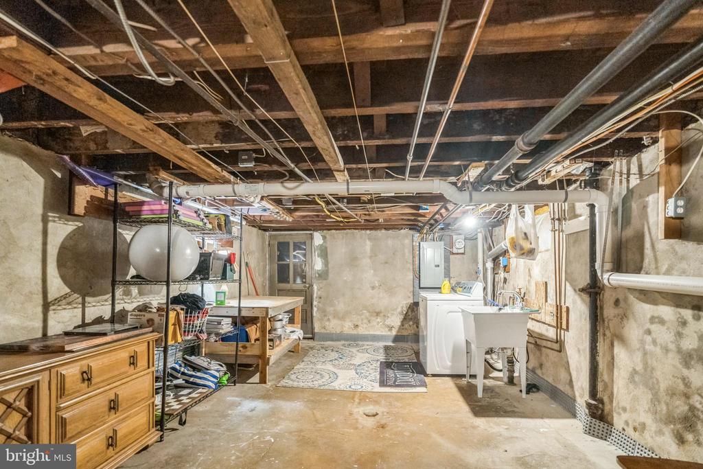 169 E Avon Rd