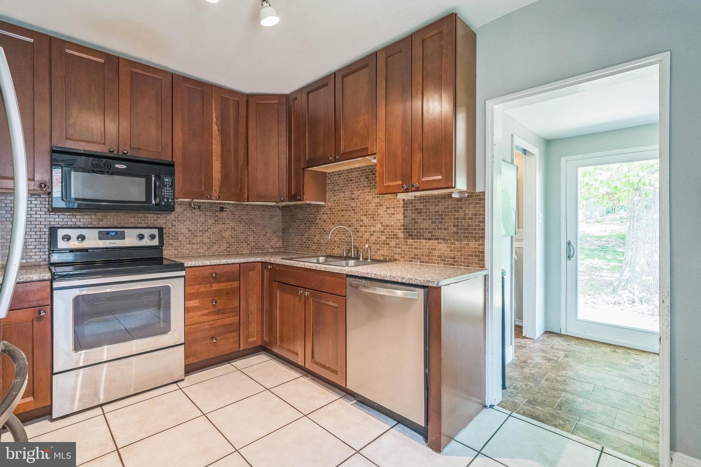 228 S 5th Ave
