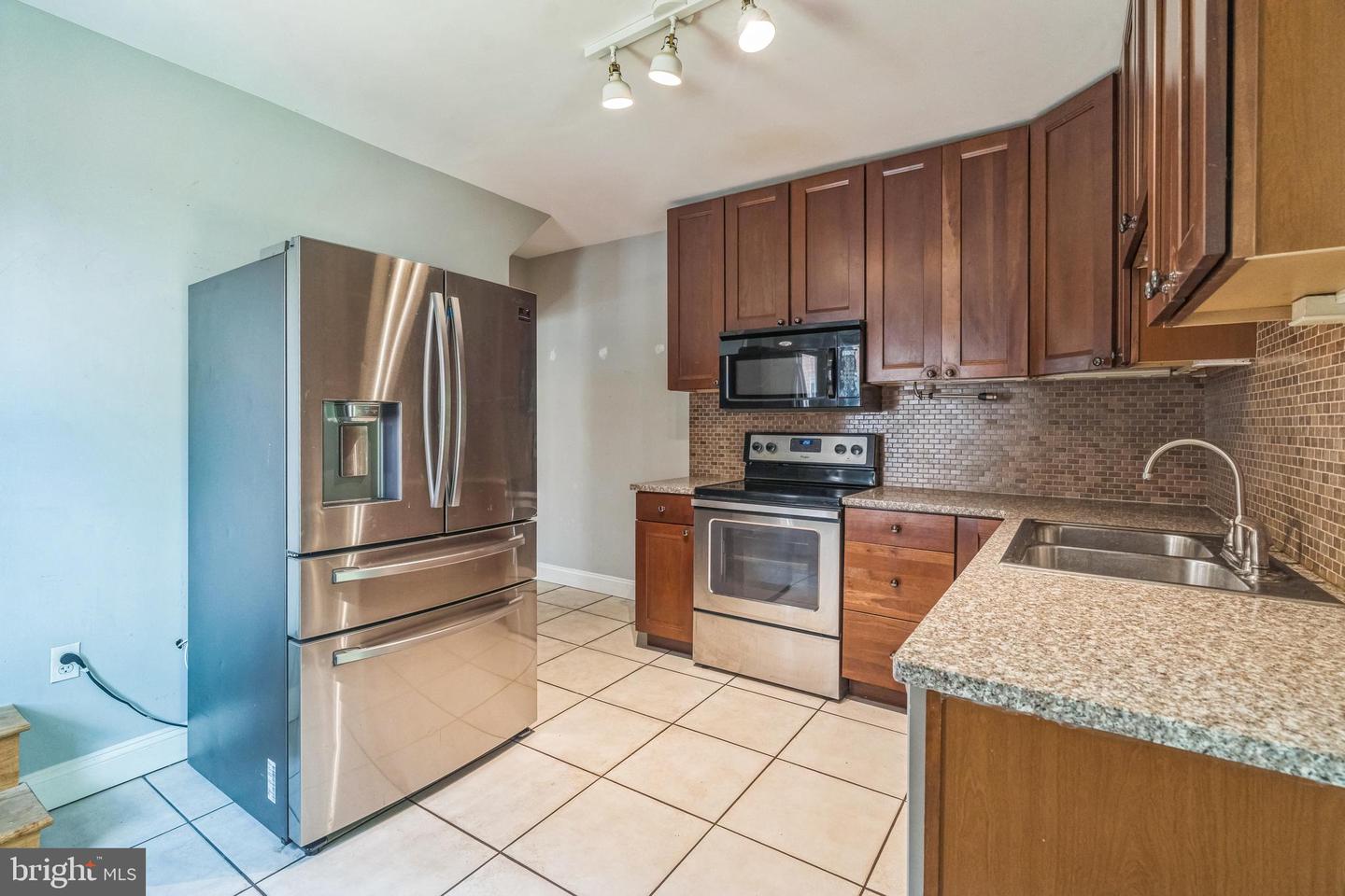 228 S 5th Ave