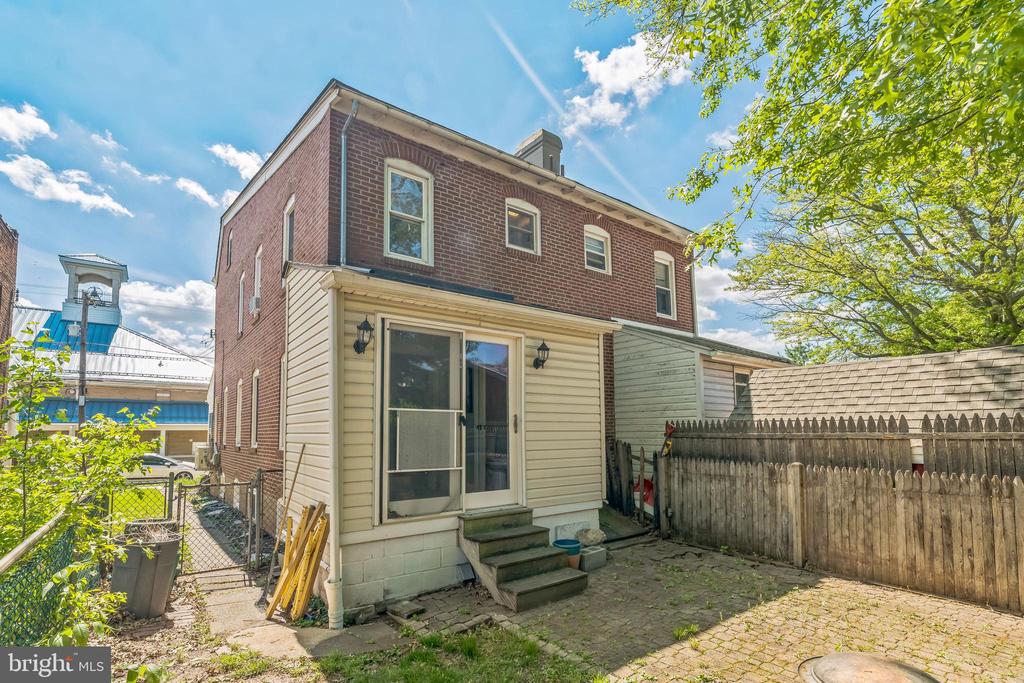 228 S 5th Ave