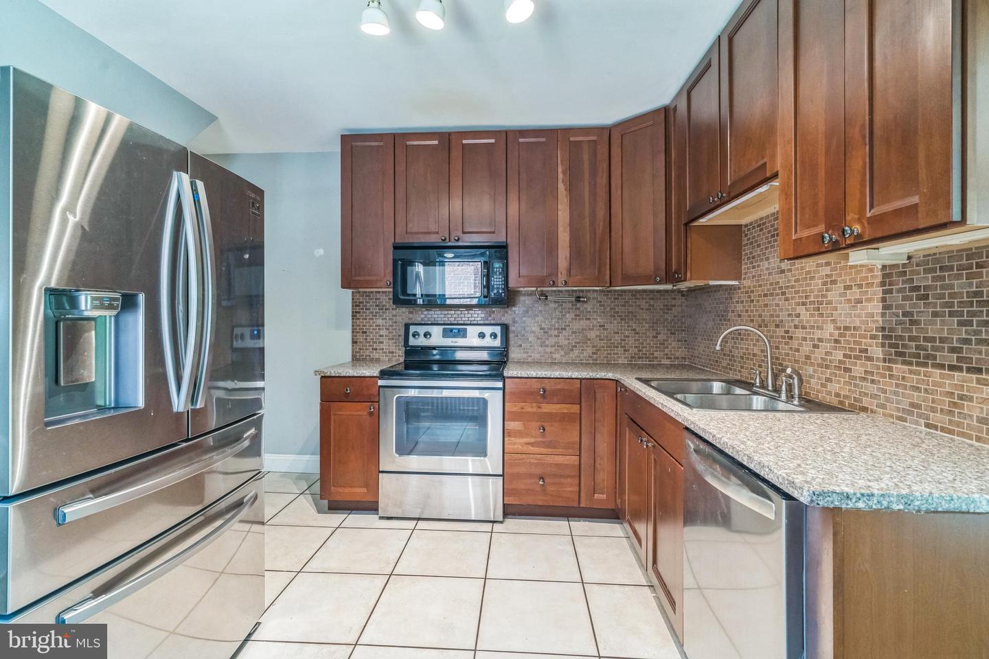 228 S 5th Ave