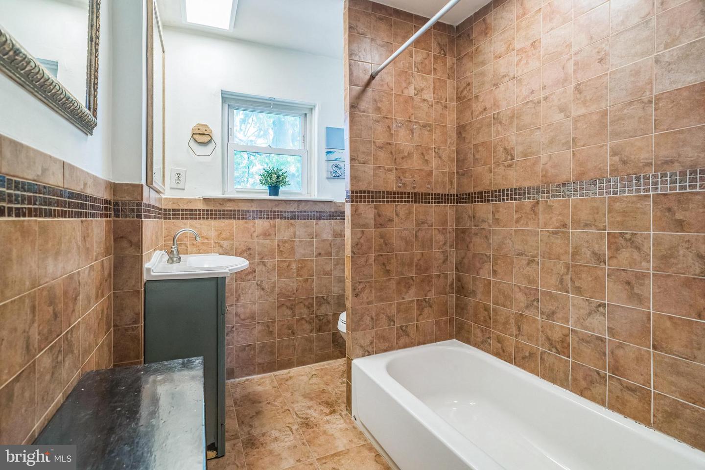 228 S 5th Ave