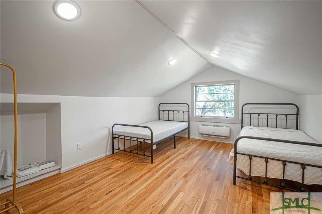 1306 E 51st Street