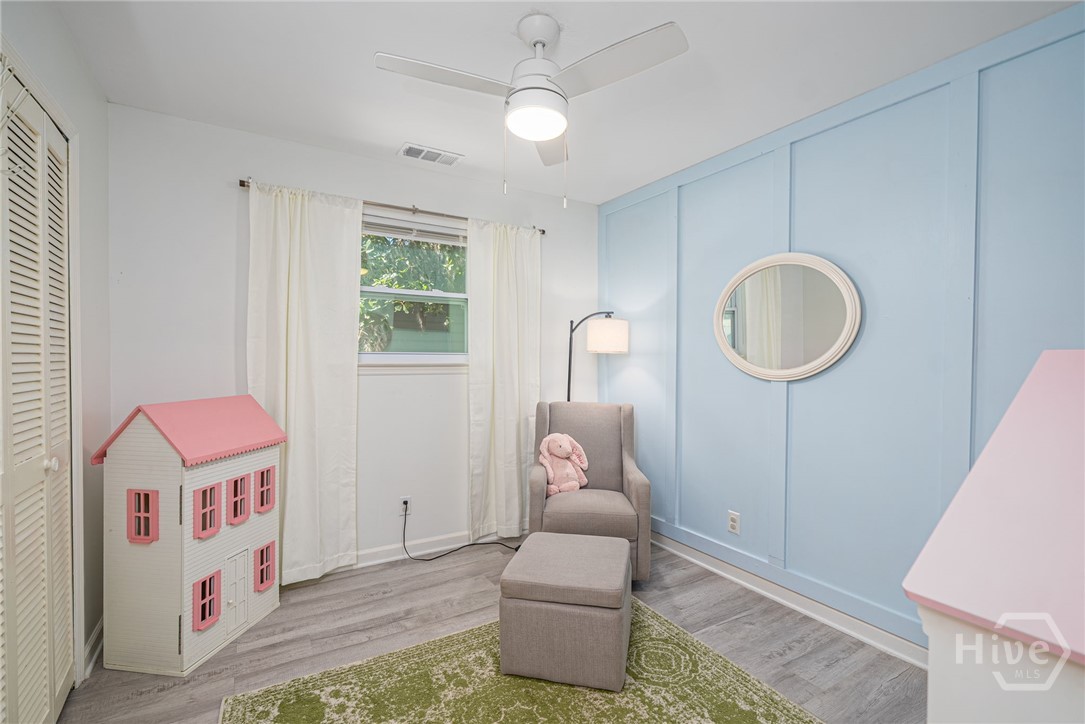 2 E Deerwood Road