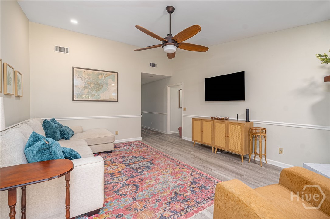 2 E Deerwood Road