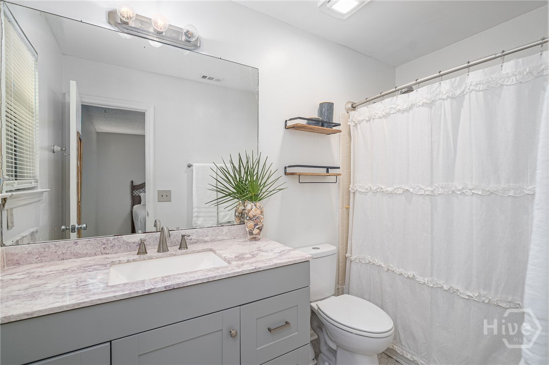 2 E Deerwood Road