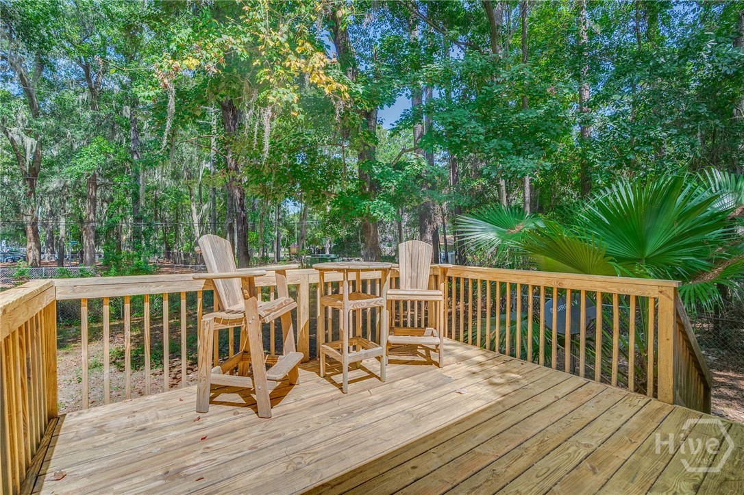 2 E Deerwood Road