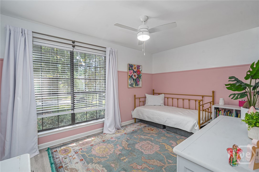 2 E Deerwood Road