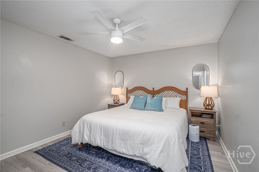 2 E Deerwood Road