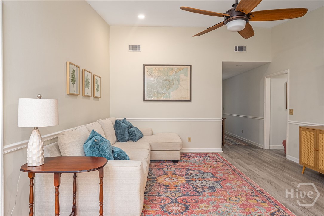 2 E Deerwood Road