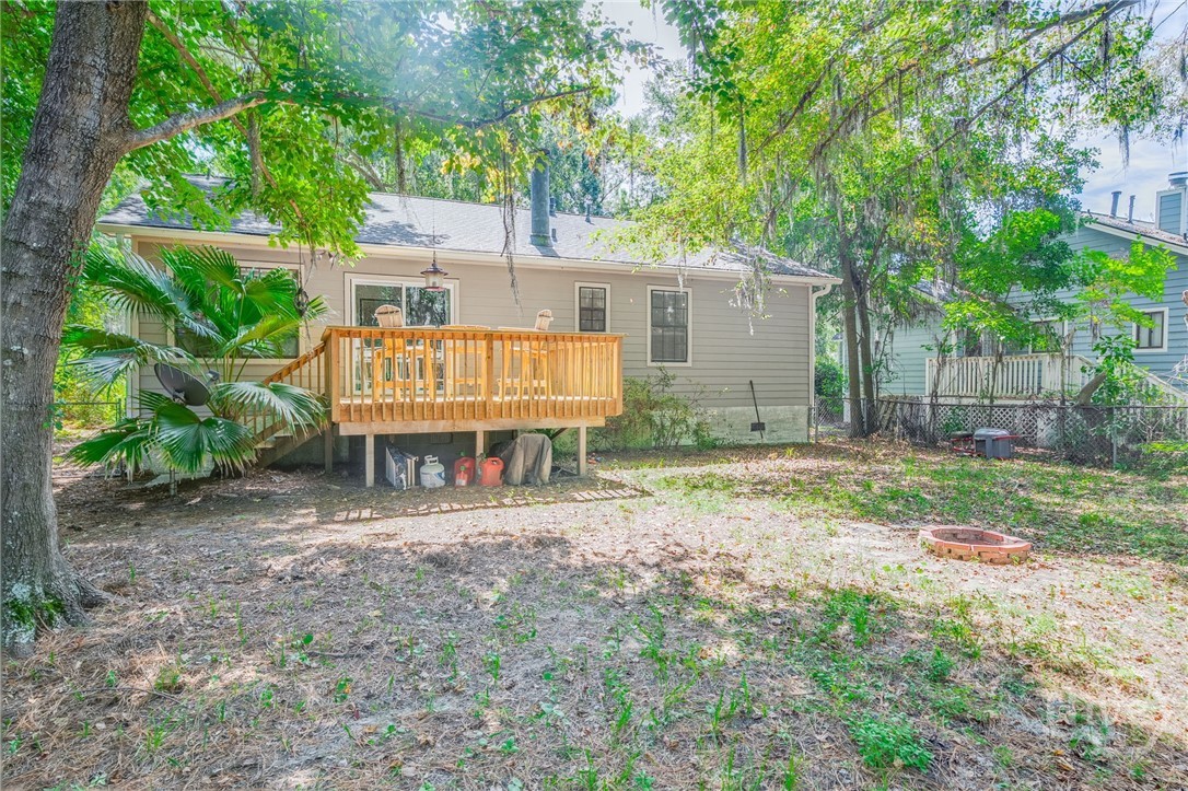 2 E Deerwood Road