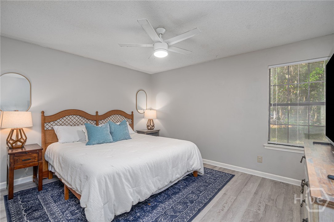 2 E Deerwood Road