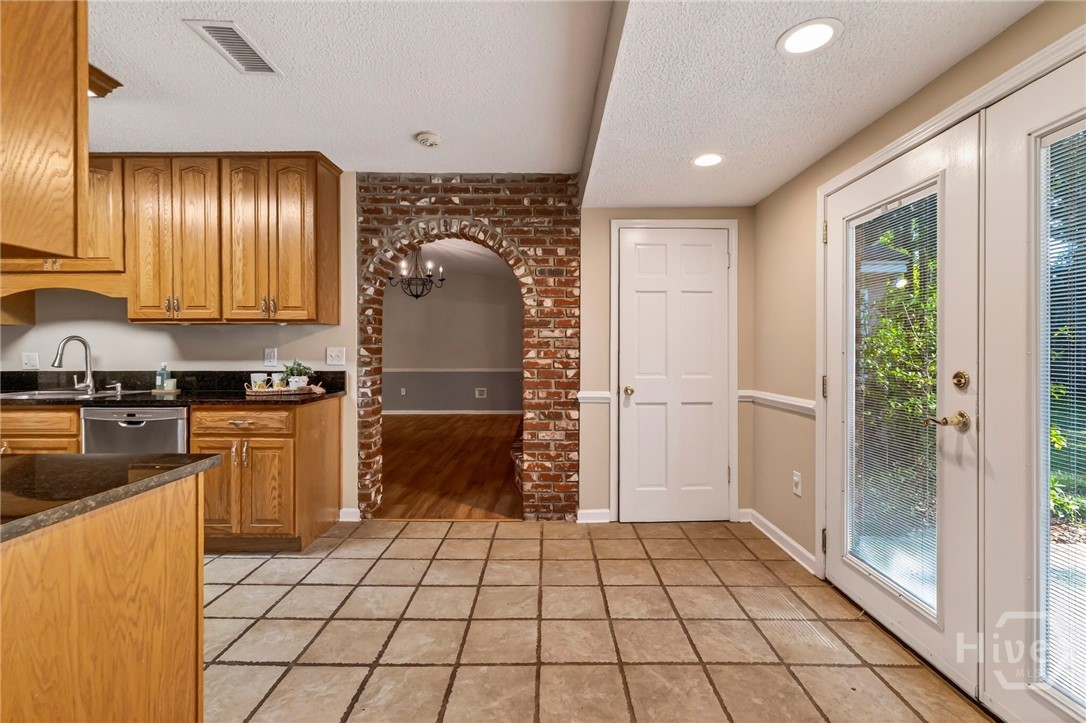 42 River Oaks Road