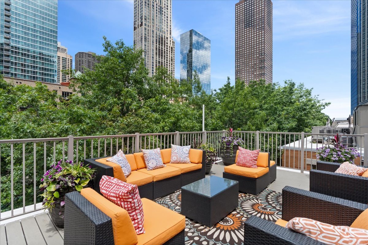 447 N McClurg Court Unit: 447